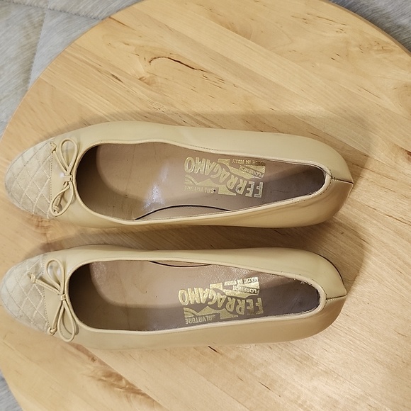Salvatore Ferragamo Cream Quilted Ballet Flats Womens 7 Bow Detail - Picture 8 of 10